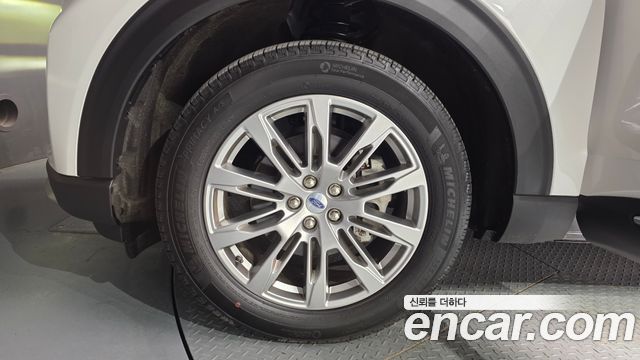 Ford Explorer (VI) 2.3 Platinum 4WD 2025 — фото 5