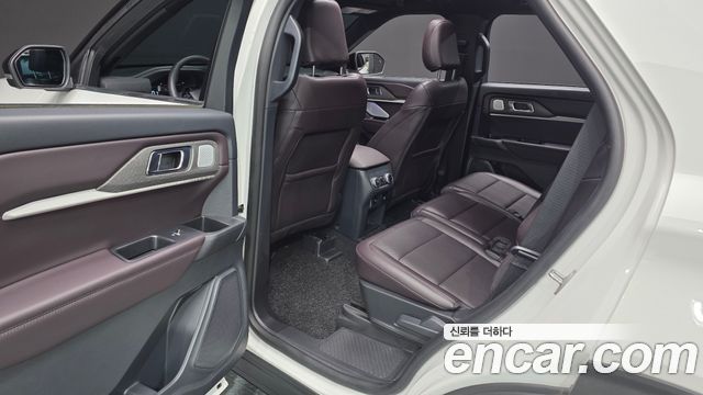 Ford Explorer (VI) 2.3 Platinum 4WD 2025 — фото 12