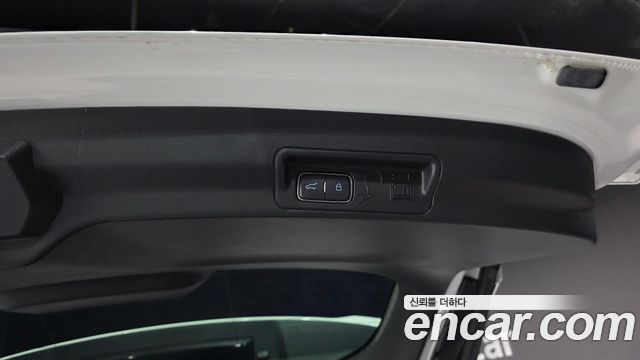 Ford Explorer (VI) 2.3 Platinum 4WD 2025 — фото 18
