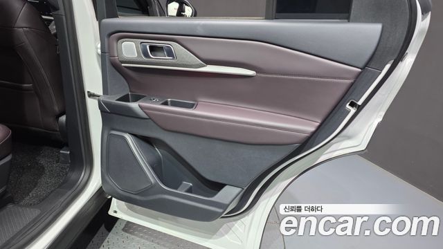 Ford Explorer (VI) 2.3 Platinum 4WD 2025 — фото 25