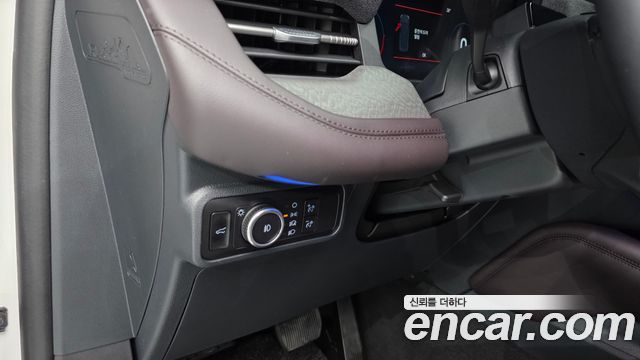 Ford Explorer (VI) 2.3 Platinum 4WD 2025 — фото 27