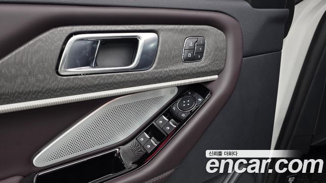 Ford Explorer (VI) 2.3 Platinum 4WD 2025 — фото 29