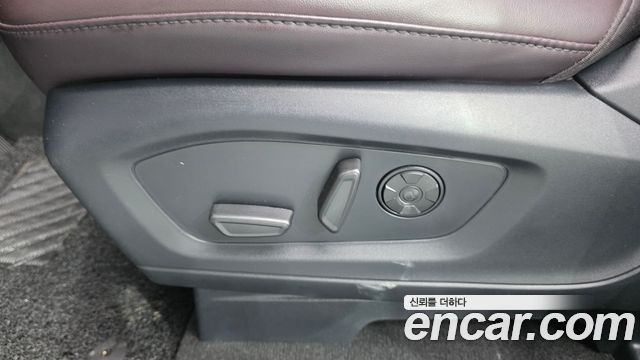 Ford Explorer (VI) 2.3 Platinum 4WD 2025 — фото 31