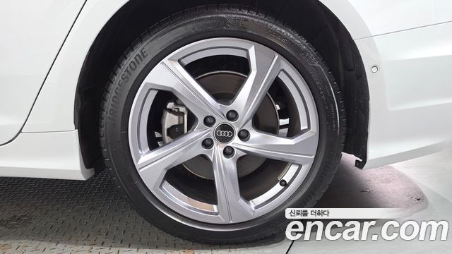 Audi A6 (C8) 45 TFSI Premium 2025 — фото 21