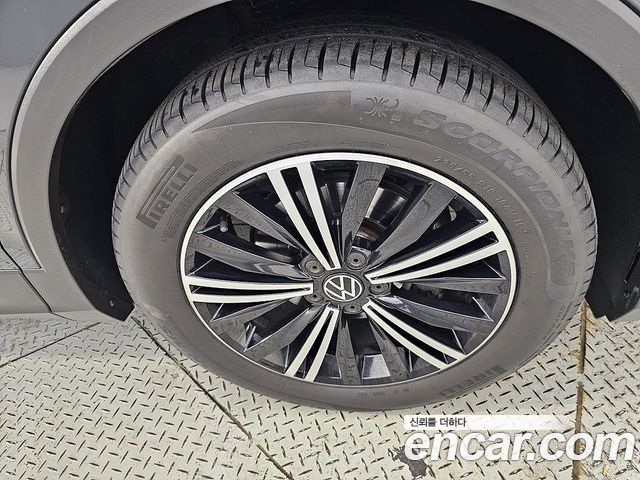 Volkswagen Tiguan (II) 2.0 TDI Prestige 2020 — фото 24