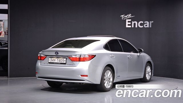 Lexus ES300h Executive XV60 2013 — фото 2