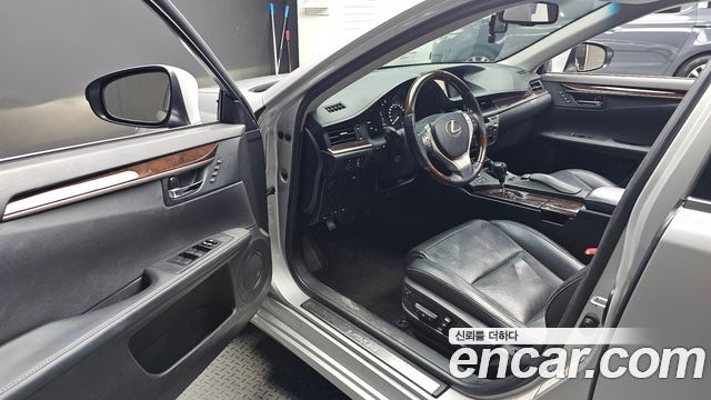 Lexus ES300h Executive XV60 2013 — фото 10