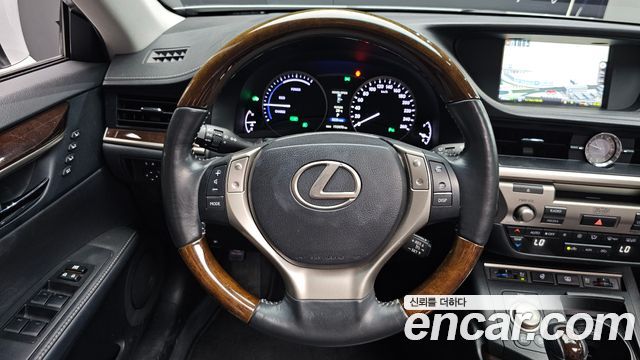 Lexus ES300h Executive XV60 2013 — фото 12