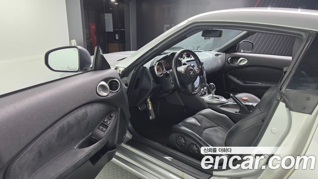 Nissan 370Z 3.7 Coupe Z34 2011 — фото 10