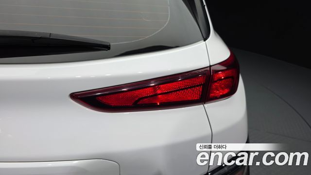 Hyundai Kona Gasoline 2.0 2WD Smart 2021 — фото 23
