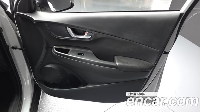 Hyundai Kona Gasoline 2.0 2WD Smart 2021 — фото 24