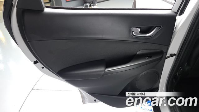 Hyundai Kona Gasoline 2.0 2WD Smart 2021 — фото 25