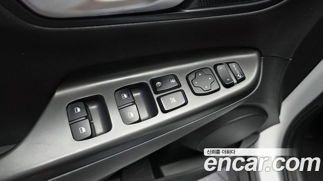 Hyundai Kona Gasoline 2.0 2WD Smart 2021 — фото 31