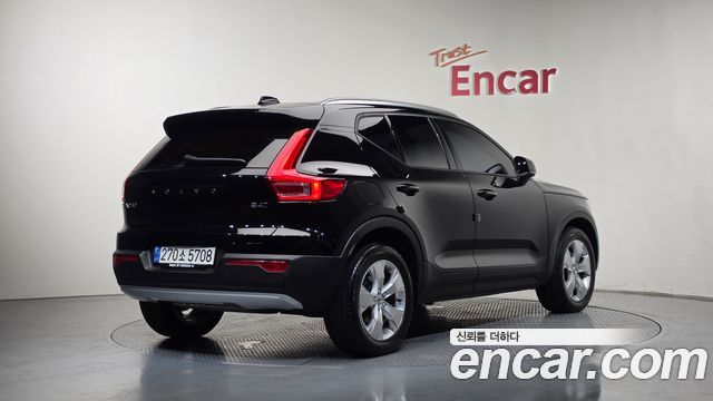 Volvo XC40 B4 Momentum 2021 — фото 2