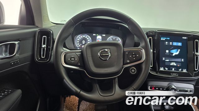 Volvo XC40 B4 Momentum 2021 — фото 13