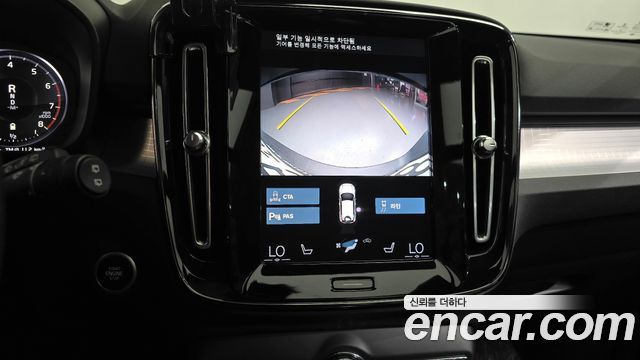 Volvo XC40 B4 Momentum 2021 — фото 14