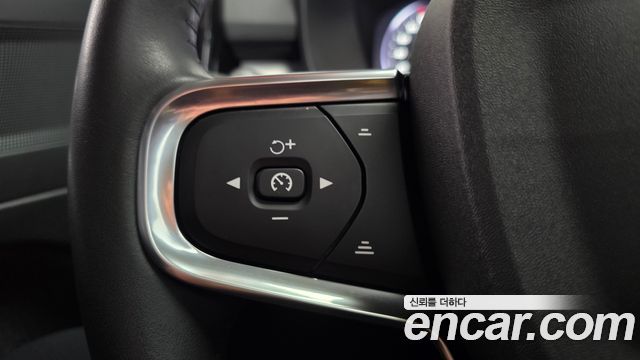 Volvo XC40 B4 Momentum 2021 — фото 16
