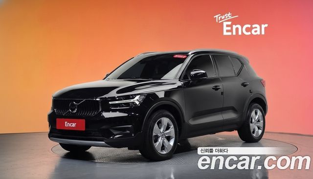 Volvo XC40 B4 Momentum 2021 — фото 1