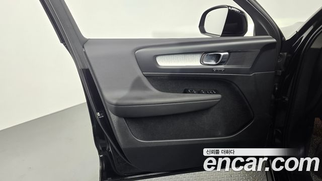 Volvo XC40 B4 Momentum 2021 — фото 24