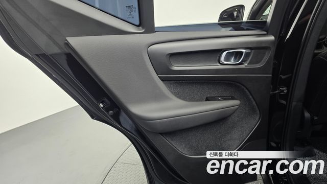 Volvo XC40 B4 Momentum 2021 — фото 25