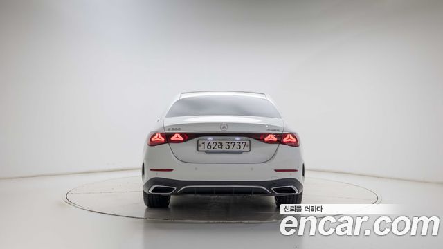 Mercedes-Benz E-Class (W214) E300 4MATIC AMG Line 2025 — фото 4