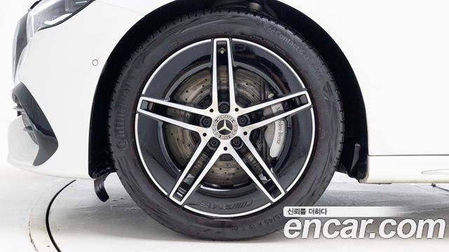 Mercedes-Benz E-Class (W214) E300 4MATIC AMG Line 2025 — фото 5