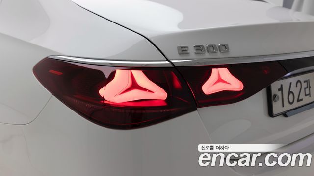 Mercedes-Benz E-Class (W214) E300 4MATIC AMG Line 2025 — фото 23