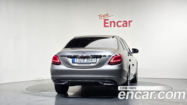 Mercedes-Benz C-Class (W205) C220 d Avantgarde 2019 — фото 4