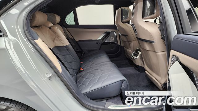 BMW 7 Series (G70) 750e xDrive M Sport 2025 — фото 11