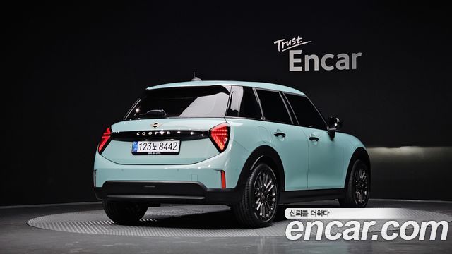 MINI Cooper C (IV) 5Door Breeze Edition 2025 — фото 2