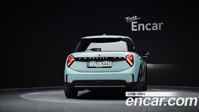 MINI Cooper C (IV) 5Door Breeze Edition 2025 — фото 4