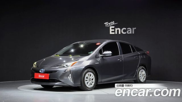 Toyota Prius (IV) 1.8 E 2018 — фото 1