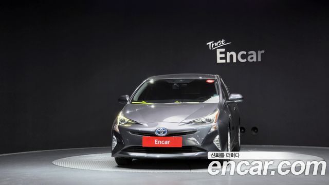 Toyota Prius (IV) 1.8 E 2018 — фото 3