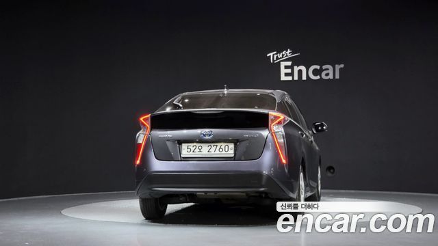 Toyota Prius (IV) 1.8 E 2018 — фото 4