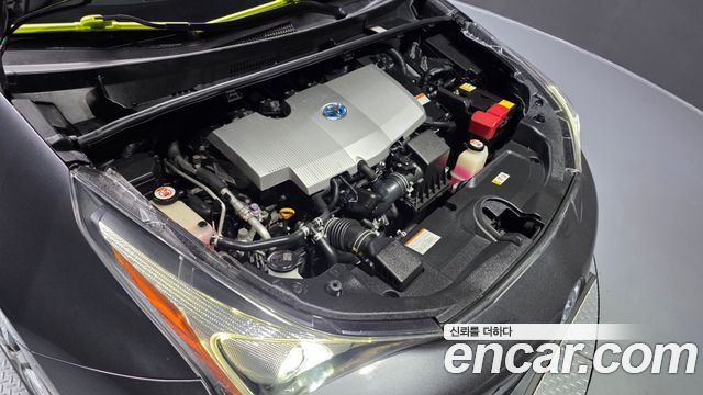 Toyota Prius (IV) 1.8 E 2018 — фото 6