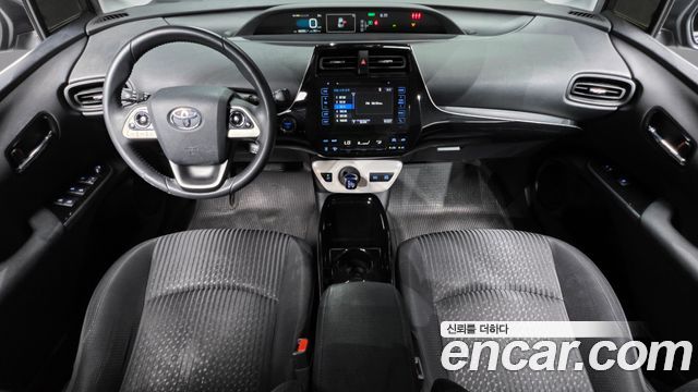 Toyota Prius (IV) 1.8 E 2018 — фото 7