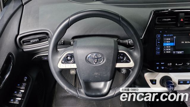 Toyota Prius (IV) 1.8 E 2018 — фото 13