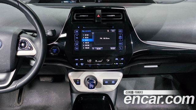 Toyota Prius (IV) 1.8 E 2018 — фото 14