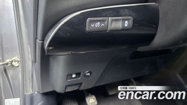 Toyota Prius (IV) 1.8 E 2018 — фото 17