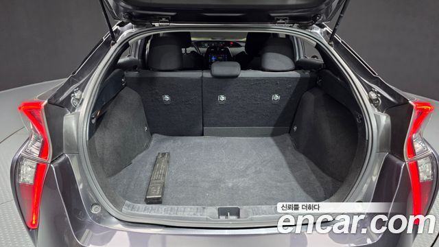 Toyota Prius (IV) 1.8 E 2018 — фото 20