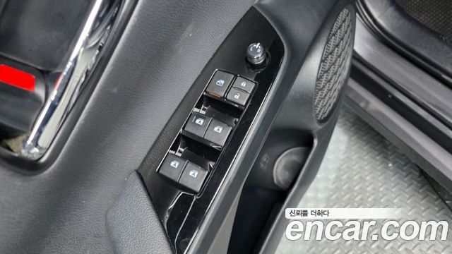 Toyota Prius (IV) 1.8 E 2018 — фото 34