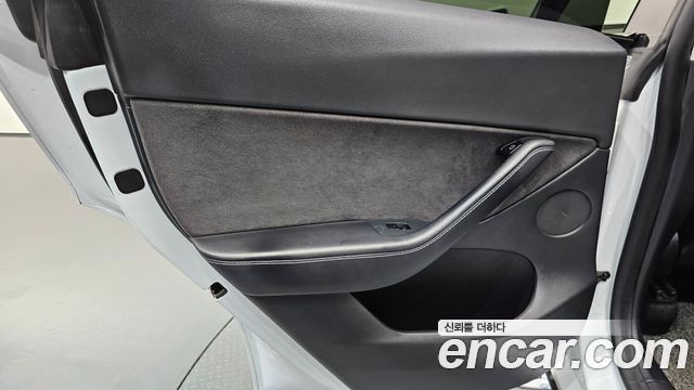 Tesla Model Y Long Range AWD 2021 — фото 25