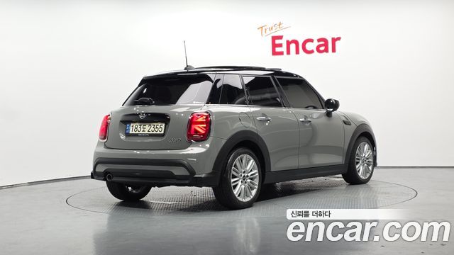 MINI Cooper 5-Door Classic Plus 3rd 2022 — фото 2