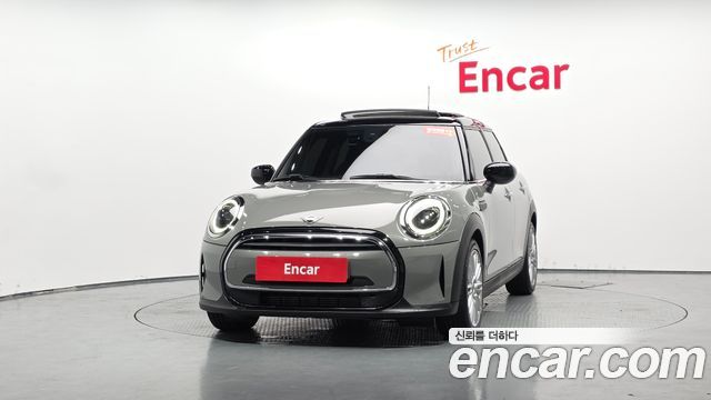 MINI Cooper 5-Door Classic Plus 3rd 2022 — фото 3