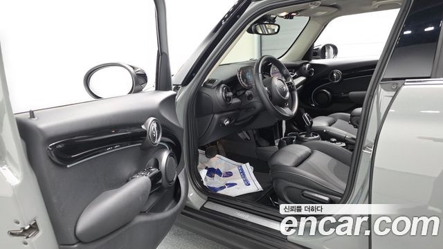 MINI Cooper 5-Door Classic Plus 3rd 2022 — фото 10