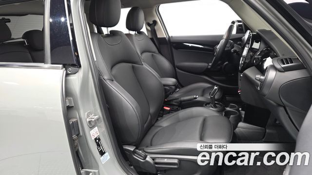 MINI Cooper 5-Door Classic Plus 3rd 2022 — фото 15