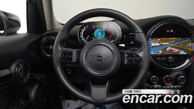 MINI Cooper 5-Door Classic Plus 3rd 2022 — фото 17