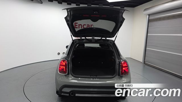 MINI Cooper 5-Door Classic Plus 3rd 2022 — фото 24