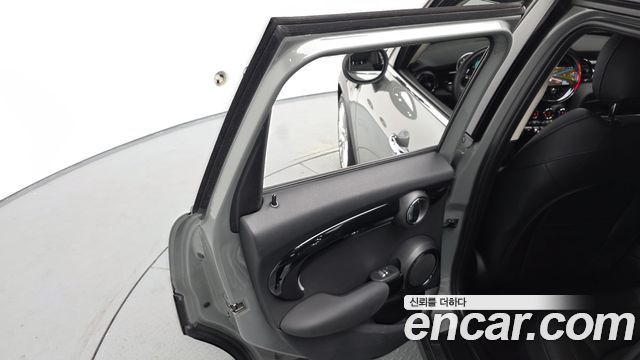 MINI Cooper 5-Door Classic Plus 3rd 2022 — фото 31