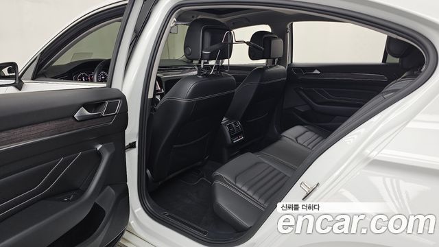 Volkswagen Passat GT (B8) 2.0 TDI 4Motion Prestige 2021 — фото 32